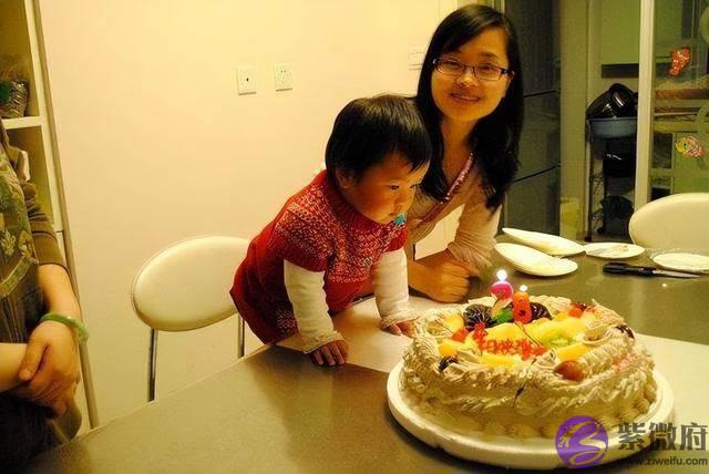 爷爷奶奶给孩子过阴历生日，爸爸妈妈要过阳历，到底哪种好？
