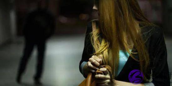 霉霉结婚不容易！跟踪狂的变态纠缠，倒吸一口凉气…