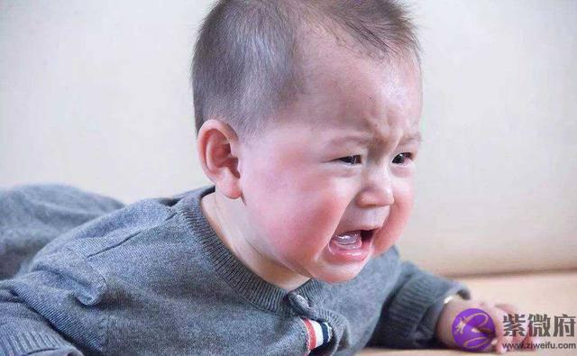 宝宝现几个异常，可能暗示身体已缺水，这样补可避免给肾脏增负担