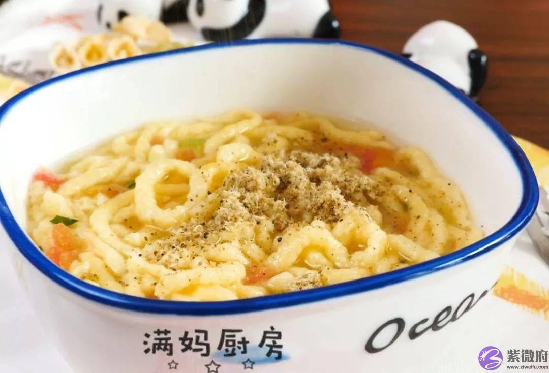 八个月月龄宝宝辅食食谱，三种蛋黄挤挤面，制作简单好消化