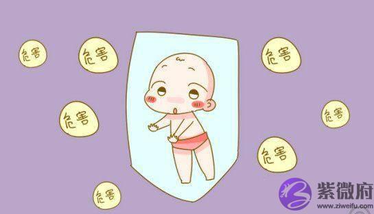 八个月宝宝的这一行为吓坏妈妈，悲剧真的就是一瞬间的事情