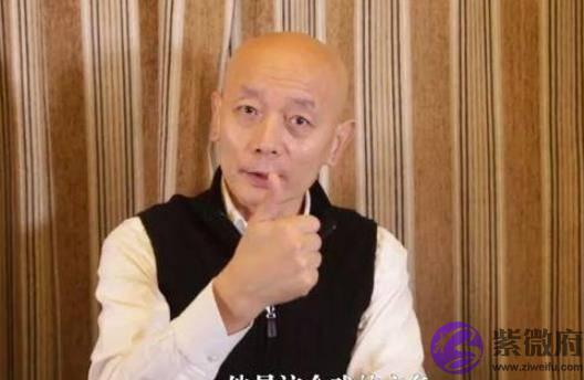 63岁葛优爱子疑曝光，3岁身高已到成人腰部，此前一直在国外生活