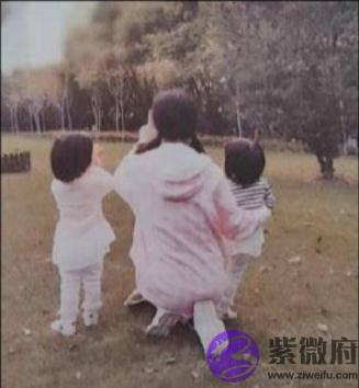 品牌方疑证实谢娜去国外生二胎，老公张杰和双胞胎女儿陪在身边