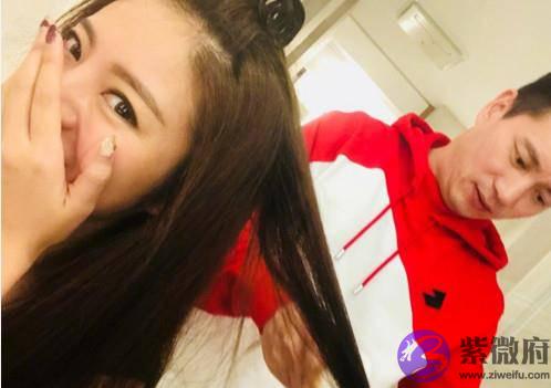 安以轩不敢去做头发了？请老公亲自上阵，结果被200度卷发棒烫伤