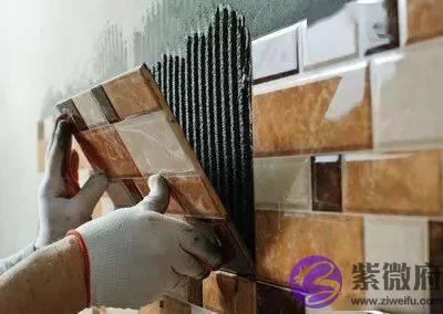 做完卫生间防水，要抹一层水泥砂浆再贴瓷砖？