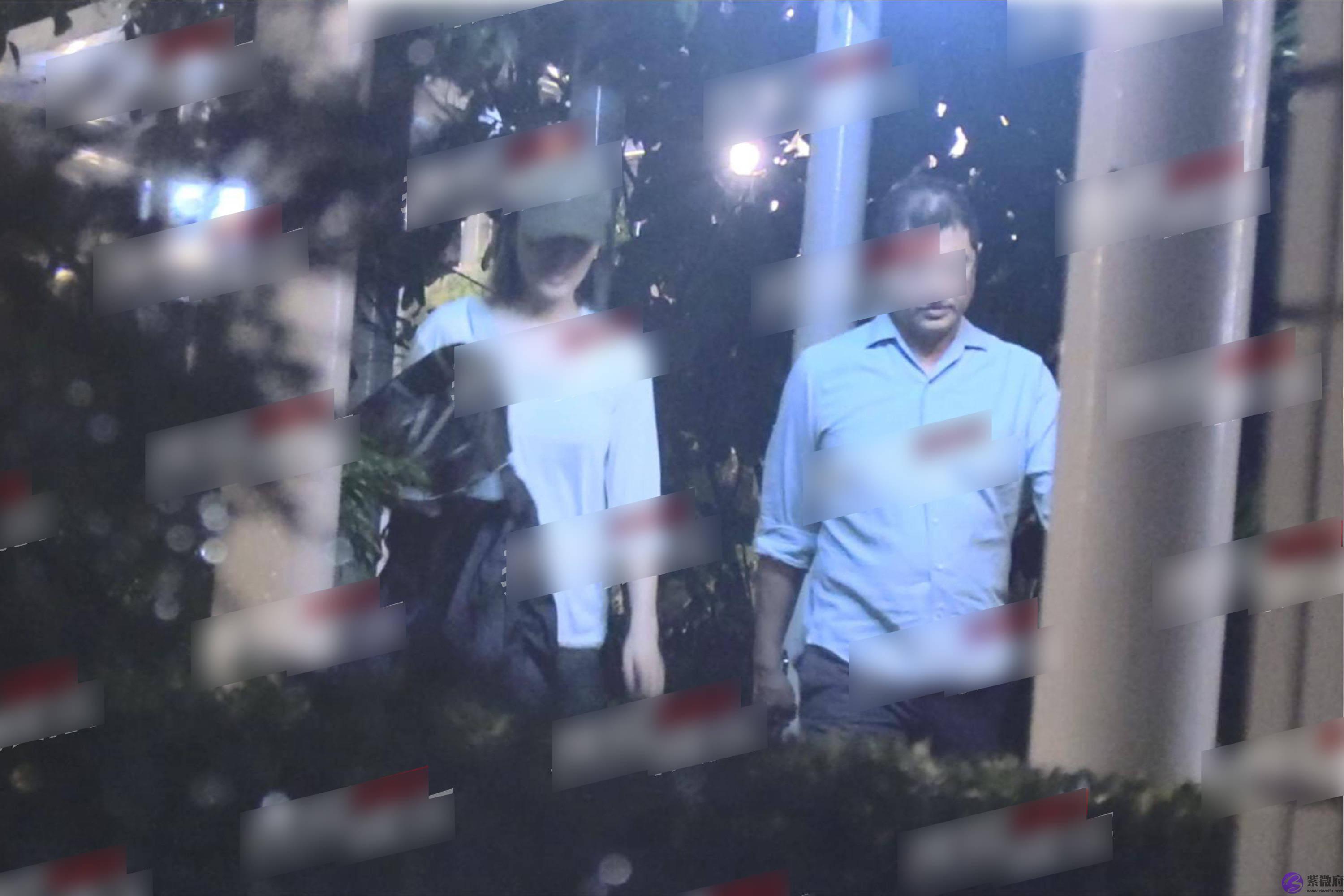 李亚鹏陪产后四个月的嫩妻“放风”吃烧烤，肚腩跟秃头太抢镜了