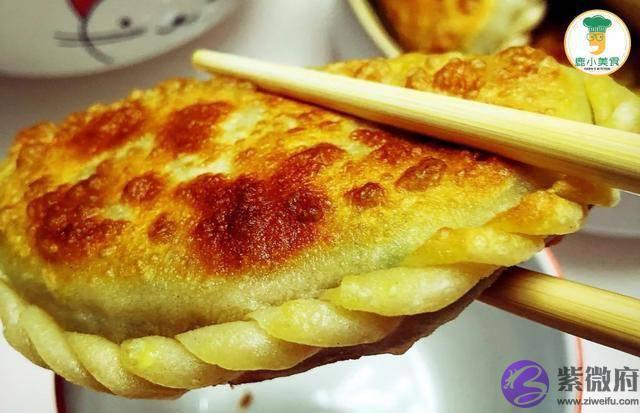 初一吃饺初二吃面，正月初三吃“合子”，寓意和美团圆，年味满满
