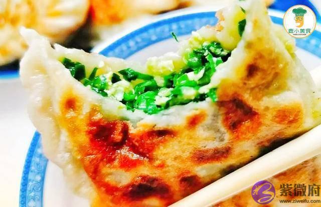 初一吃饺初二吃面，正月初三吃“合子”，寓意和美团圆，年味满满