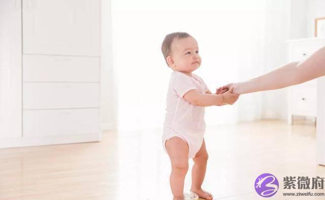 孩子为何偏爱“W”跪坐？到了这一年龄要制止，几个危害要上心