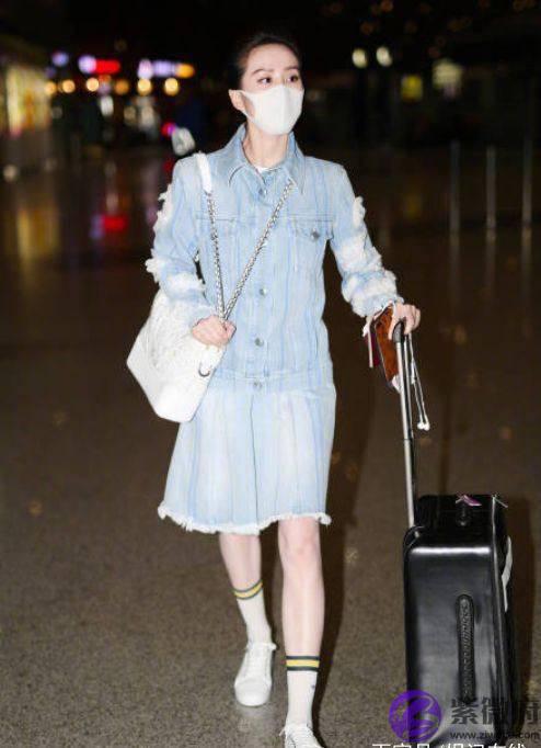 欧阳娜娜模仿刘诗诗走路，跳舞出身的她们走路都这麽特色？
