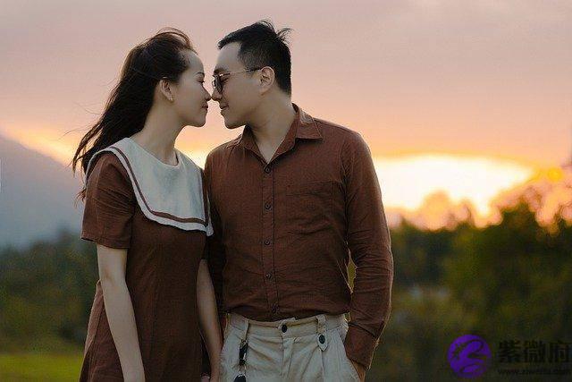 生辰看婚姻，四柱正偏财都有，容易见异思迁，如何做婚姻才能长久？