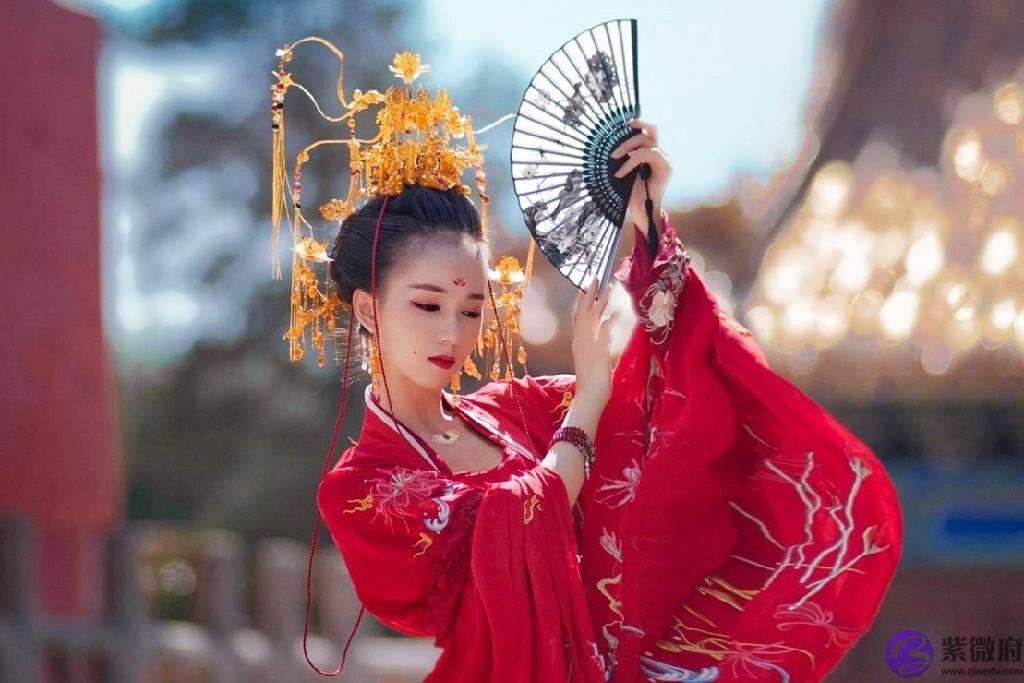 生辰生辰详细分析：财星在年月，但为什麽他到30多岁都还光棍？