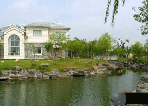 中国易经风水师，依山傍水的房子风水怎麽看
