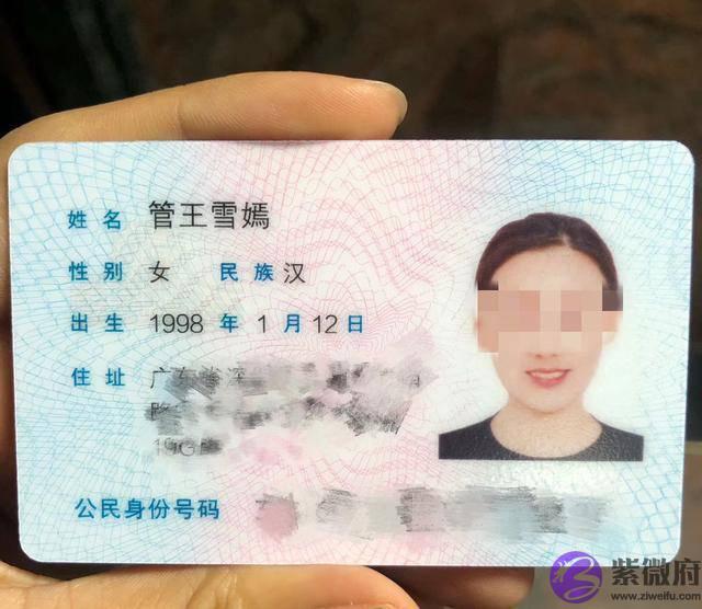 孩子姓“吃”，爸爸给孩子取名字，上户口时民警忍不住偷偷地笑