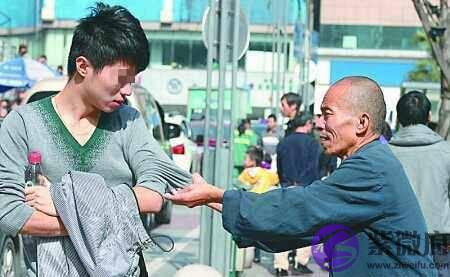 结婚前夕，未婚夫指着街头的乞丐说了7个字，第二天我取消了婚礼