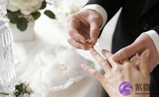 结婚前夕，未婚夫指着街头的乞丐说了7个字，第二天我取消了婚礼