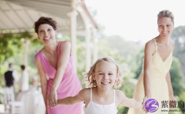 “妹妹，你千万别未婚先孕”“姐，我懂，我不会让自己掉价的”