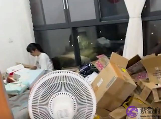 四川男子在宝宝出生前疯狂购物，几百个快递堆成山，女子反应真实