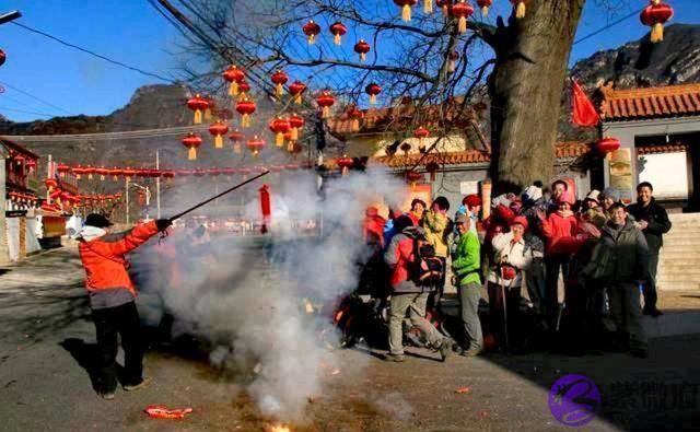 农村俗语说的“穷人放鞭炮，富人在听响”，为啥正月初一不放鞭炮