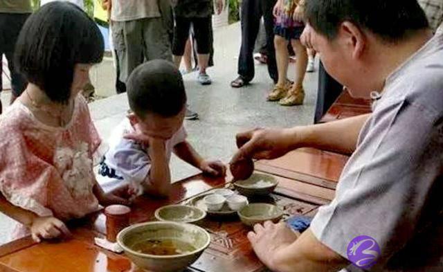 农村俗语说的“穷人放鞭炮，富人在听响”，为啥正月初一不放鞭炮