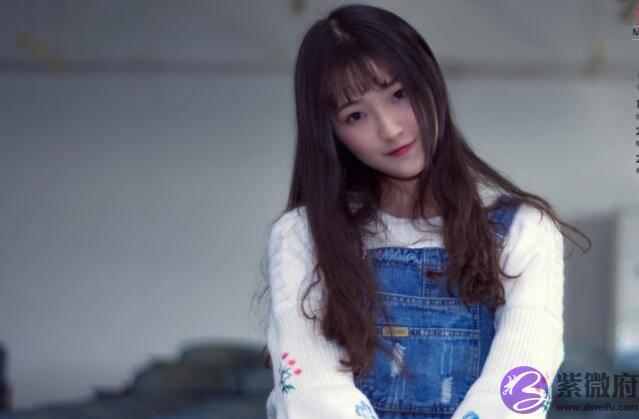 “男友，你为什麽要买两条项链？”“另一条送你闺蜜！”