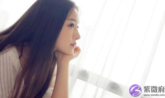 “男友，你为什麽要买两条项链？”“另一条送你闺蜜！”