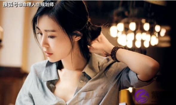 婚姻生辰看婚姻,前夫出轨怒离婚,再婚还能生孩子吗?