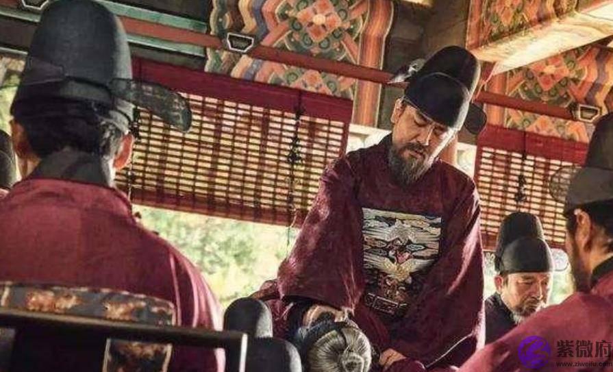 袁天罡给3人相面,预言他们必当大官,3人走后袁天罡却直叹:可惜