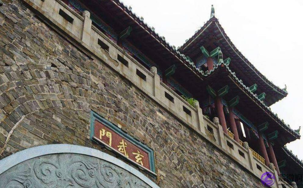 袁天罡给3人相面,预言他们必当大官,3人走后袁天罡却直叹:可惜