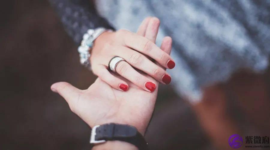 生辰婚姻分析，感情不顺容易多婚，老来幸福的命