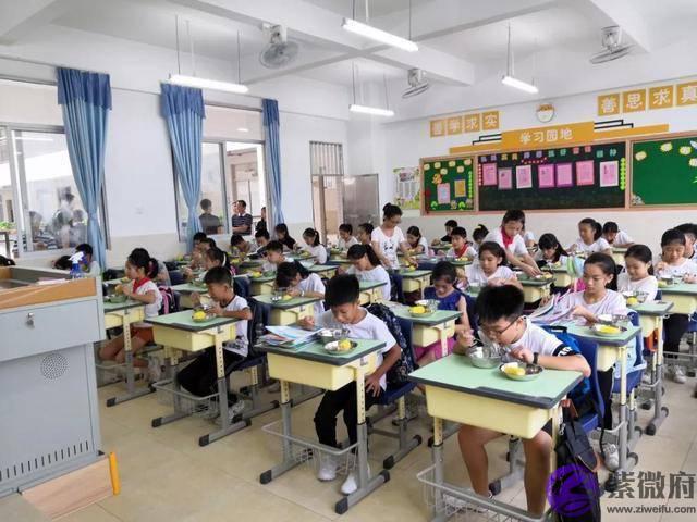 宝妈把孩子出生日期改为8月31日,暗自高兴,听完老师的话后崩溃
