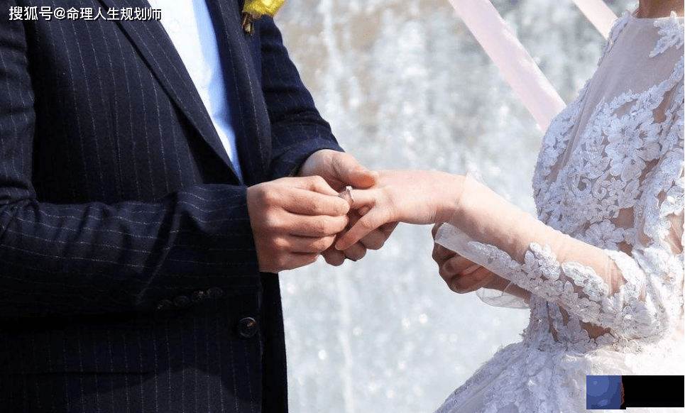 婚姻生辰看婚姻，二婚却能美满幸福，生辰看如何避免婚姻不幸