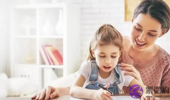 4岁女儿看见妈妈洗澡问:你下面怎麽长胡子了?宝妈的回答很直接