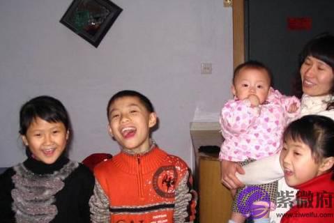 为何兄弟姐妹不亲了？原因很现实，父母不妨了解一下