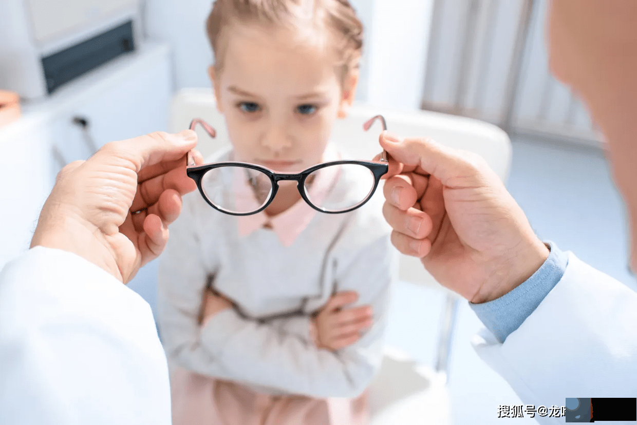 龙吟师傅:你家孩子近视了吗?是什麽原因导致的呢?在生辰中有什麽特征呢?