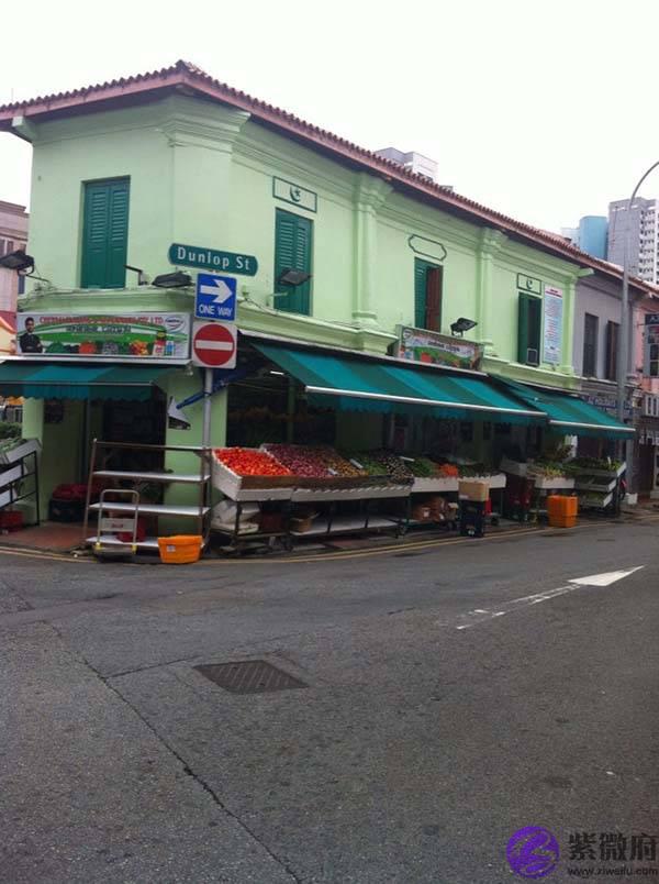 【李计忠说风水】人流大就一定适合开店吗？三角街口这个位置怎麽样？