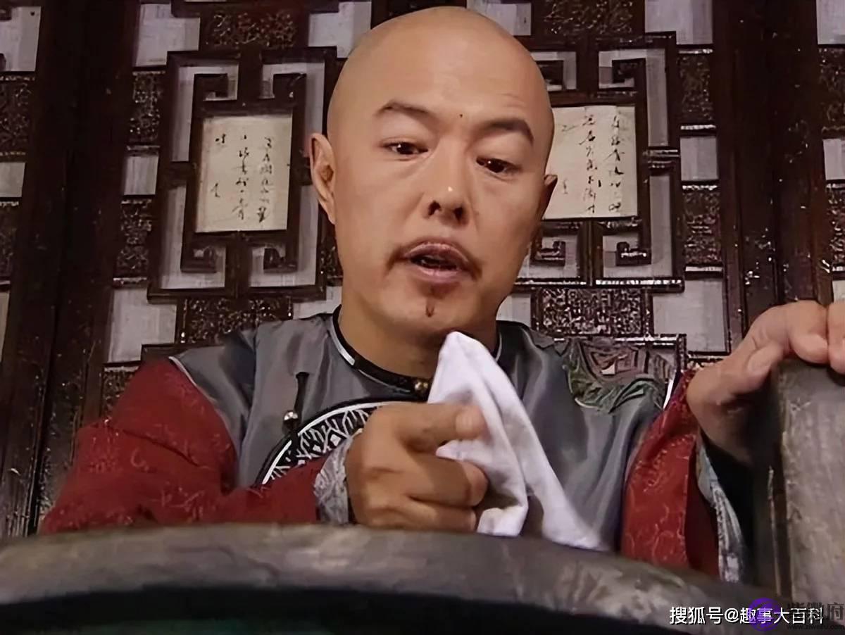 乾隆扮成普通人测算，算完后走了500米，让手下杀了测算的