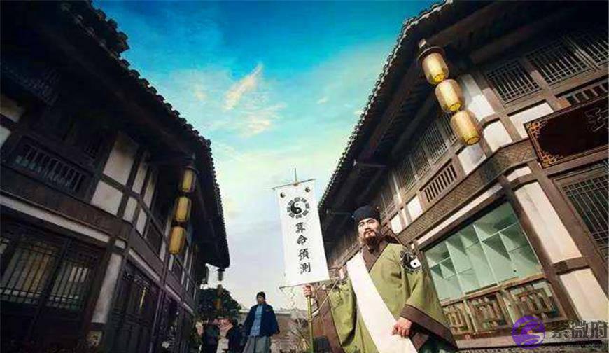 朱元璋去测算,随手写下“一“字,测算先生跪下说:您快逃吧