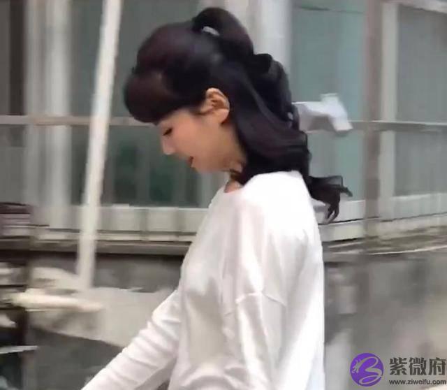 刘涛现身三亚拍戏，走路“外生辰”似有不适，“竟没人围观”