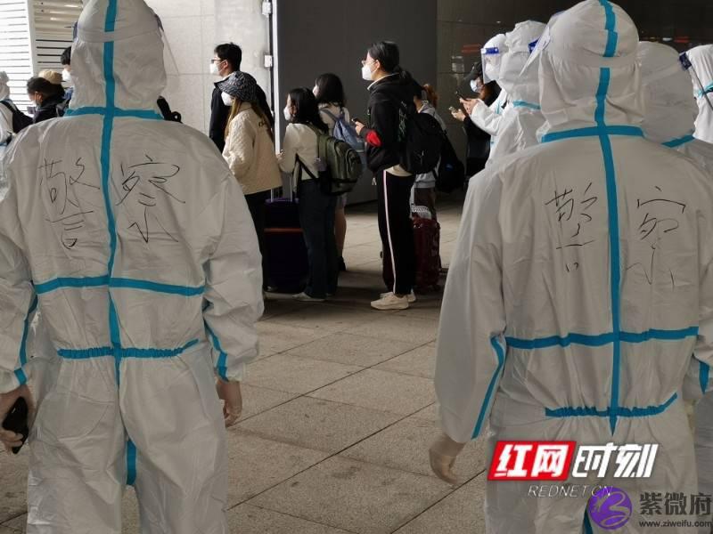 长沙南站派出所确保3万余名上海入湘旅客安全转运