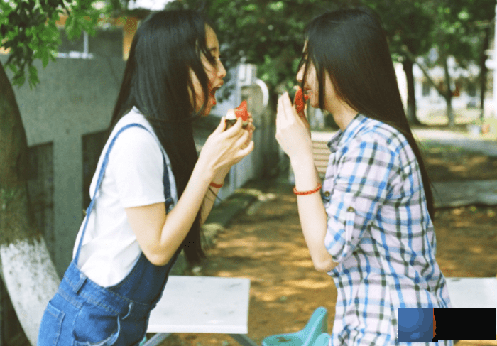 龙吟师傅:我不小心发现了死党的男朋友有外遇了,我要怎麽办?要告诉她吗?