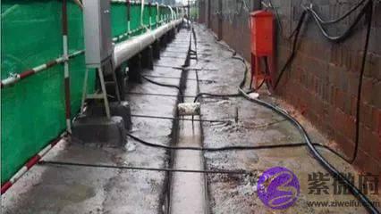浇筑混凝土时突然下雨，怎麽办？停还是不停？