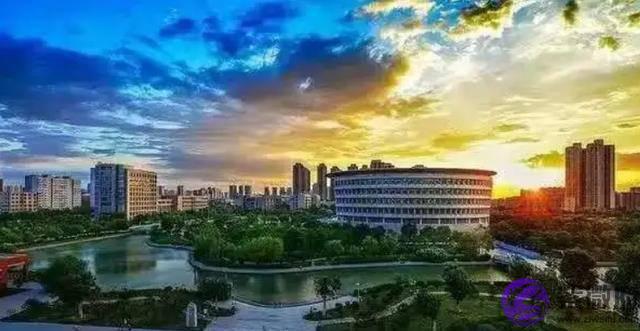 记得参加宣讲会，与招生老师互动，快速、准确获取考研信息