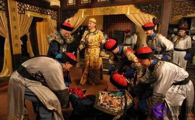 大师看过皇孙的生辰，说：子午卯酉，命犯桃花，康熙说：就是他了