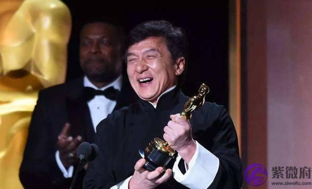 解析成龙生辰，大哥已不做大哥好多年！