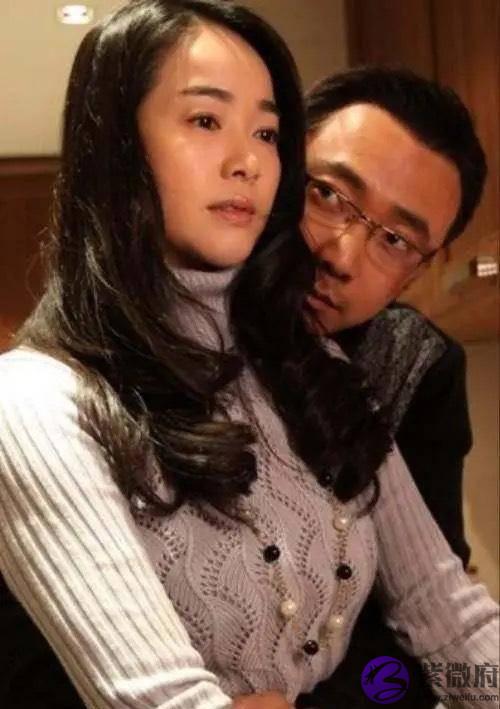 左小青曾因为迈着“外生辰”走路而被姜文调侃走路像鸭子