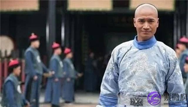 康熙拿出弘历的生辰生辰，相士看后：为女必为娼，为男必为皇