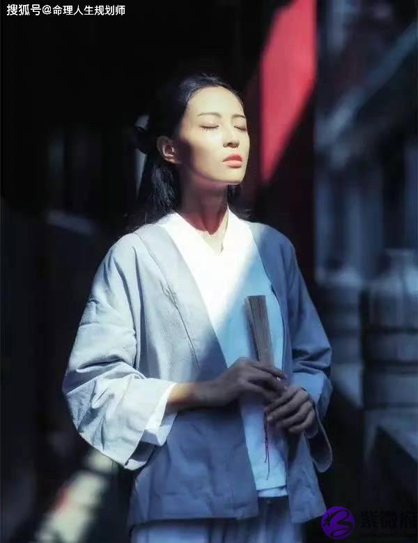 婚姻生辰看婚姻，官杀混杂为什麽会导致女性感情不顺 ？