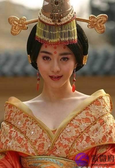 一字肩服饰是现代装专属？这些女星穿上古装一字肩更有魅力！