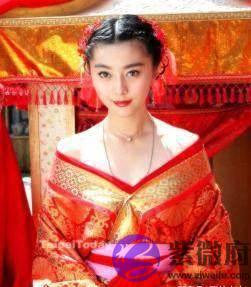 一字肩服饰是现代装专属？这些女星穿上古装一字肩更有魅力！